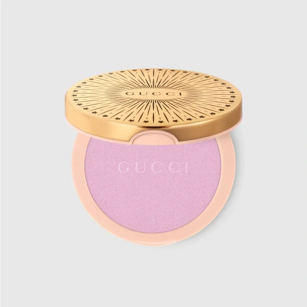 Gucci Glow Highlighter Pressed Powder in Frosted Lilac. - Picture 1 of 12